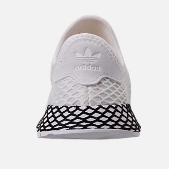 deerupt black white
